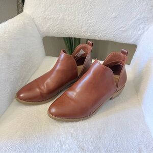 🖤 Cognac Chestnut Faux Leather Low Heel Ankle Booties Sz 7 | Universal Thread